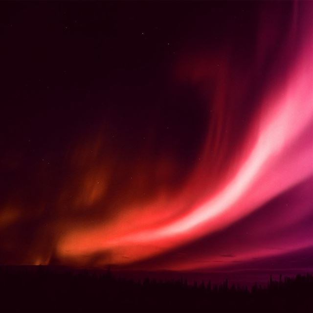 1024x1024 Aurora Red Night Sky Beautiful - fantasy iPad Wallpaper
