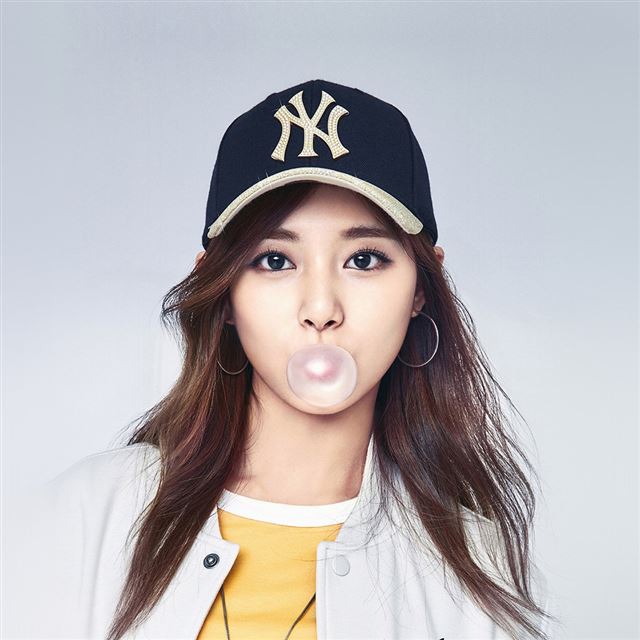 1024x1024 Kpop Girl Tzuyu Bubble Asian - asian iPad Wallpaper