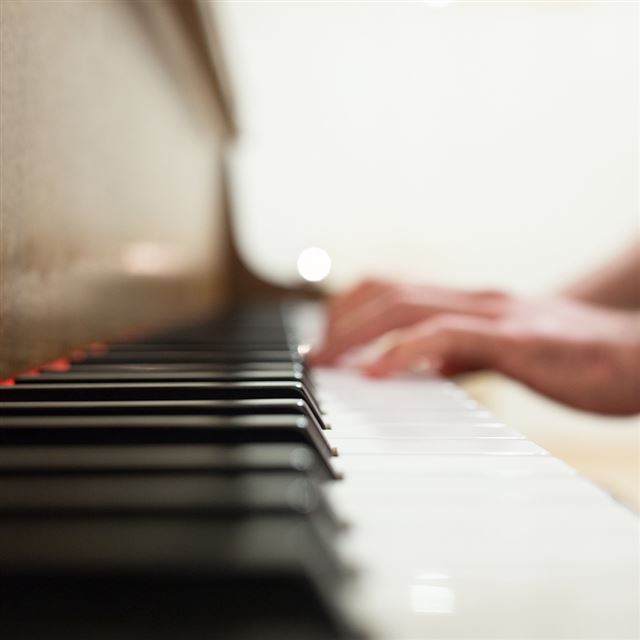 1024x1024 Bokeh Piano Hand Life - black iPad Wallpaper