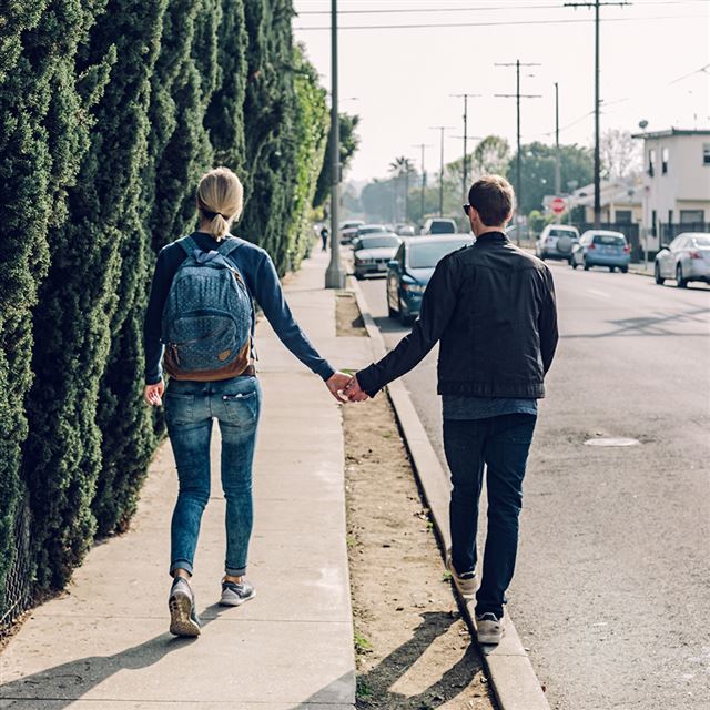 1024x1024 Love Couple Street Hand Life -  iPad Wallpaper