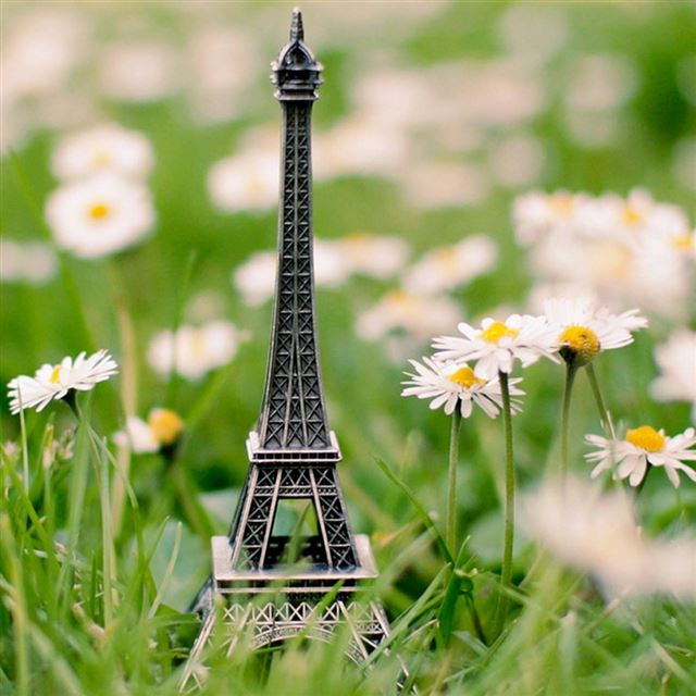 1024x1024 Eiffel tower - bokeh iPad Wallpaper
