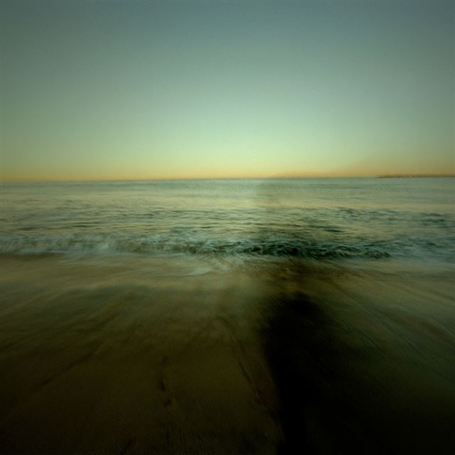 1024x1024 Sea beach - black iPad Wallpaper