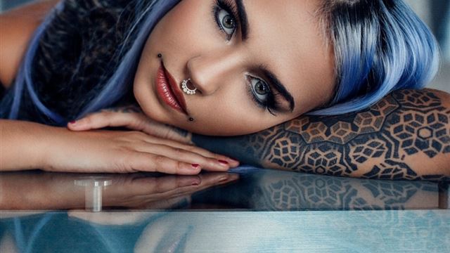1024x1024 Girl tattoo - black iPad Wallpaper