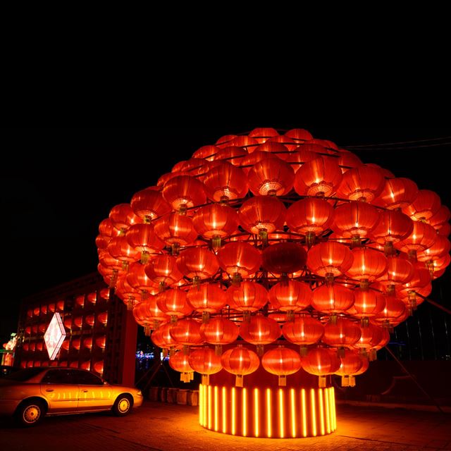 1024x1024 Lantern Festival in China - black iPad Wallpaper