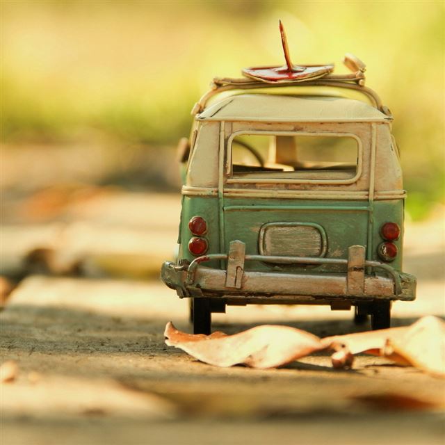 1024x1024 Vintage Volkswagen Toy - green iPad Wallpaper
