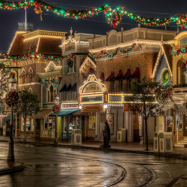 1024x1024 Lovely Christmas Street Decoration - christmas iPad Wallpaper