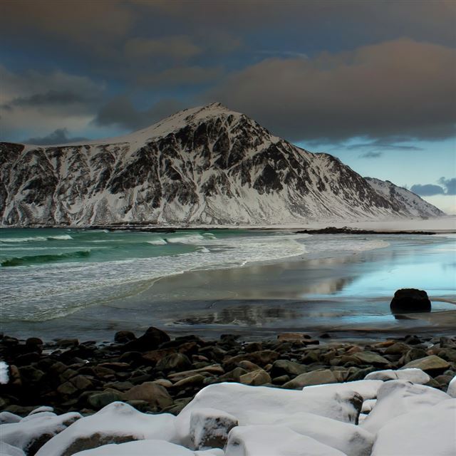 1024x1024 Frozen Lake -  iPad Wallpaper