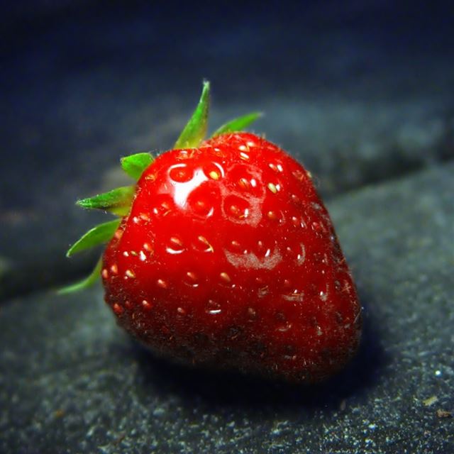 1024x1024 One Red Strawberry - floor iPad Wallpaper