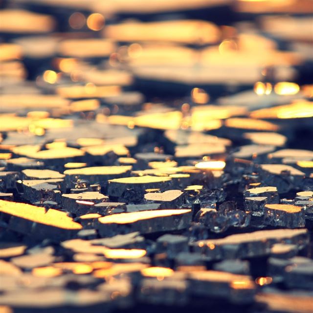 1024x1024 Broken Glass - glass iPad Wallpaper