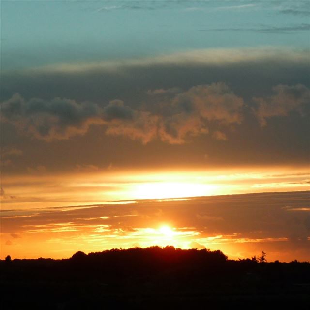 1024x1024 Dutch Sunset - sky iPad Wallpaper