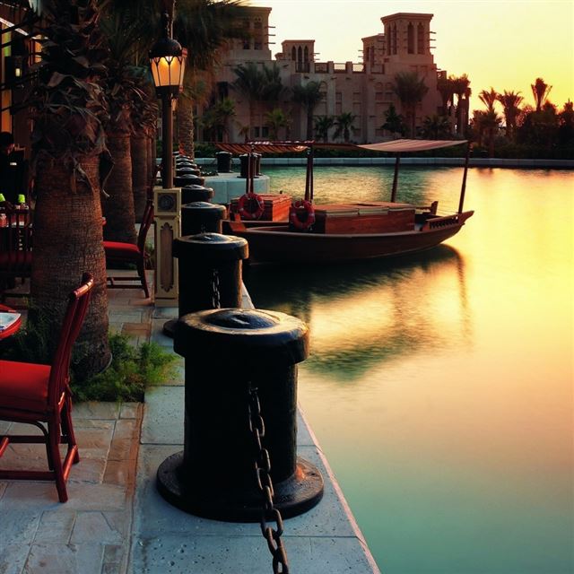 1024x1024 Outdoor Restaurant At Sunset - ship iPad Wallpaper