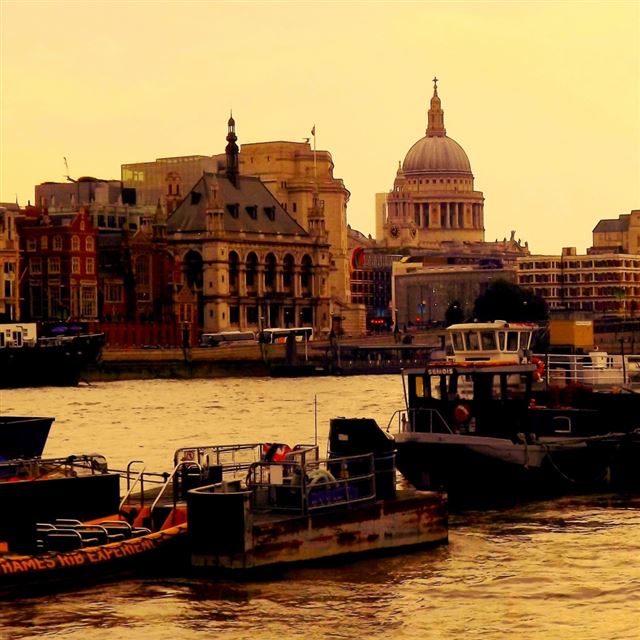1024x1024 The Thames - ship iPad Wallpaper
