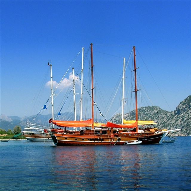 1024x1024 Old Ship At Sea - ship iPad Wallpaper