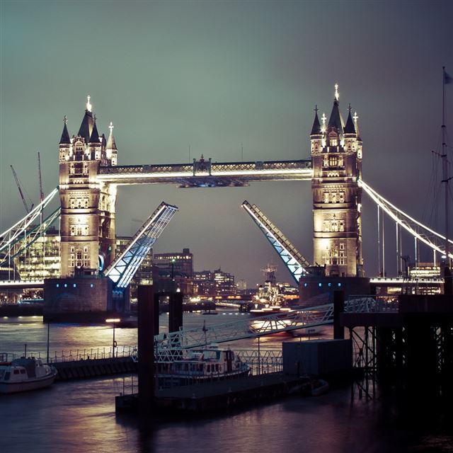 1024x1024 Tower Bridge Of London - ship iPad Wallpaper