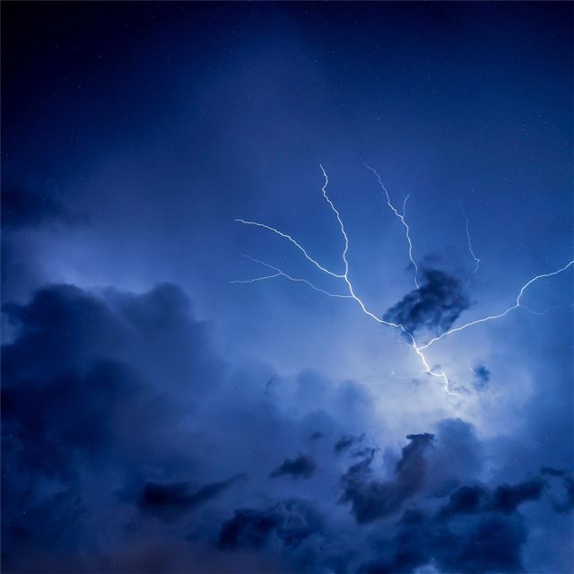 1024x1024 thunder storm 4k - lightning iPad Wallpaper