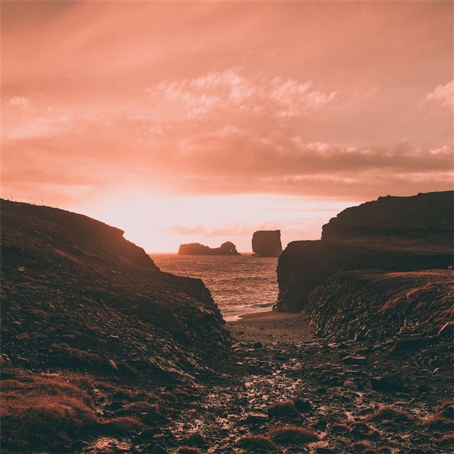 1024x1024 golden hour body of water 5k -  iPad Wallpaper