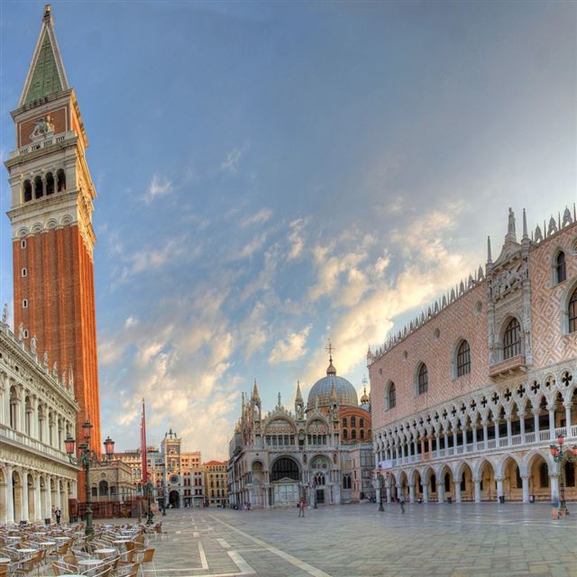 1024x1024 Piazza San Marco in Venice -  iPad Wallpaper