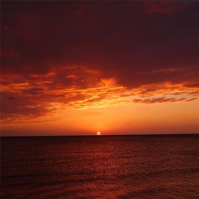 1024x1024 orange sky sunset sea 4k - sunset iPad Wallpaper
