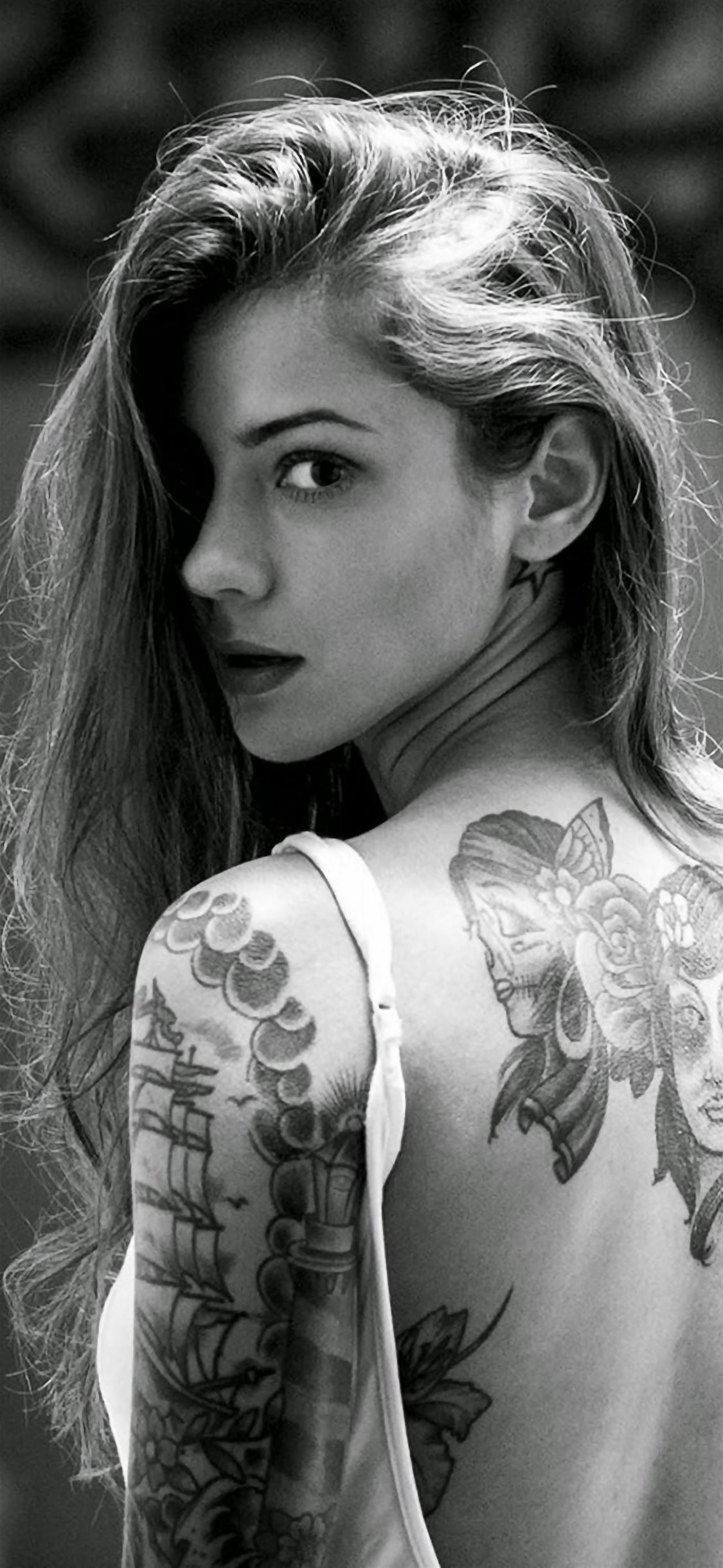 Beautiful Girl Tattooed Back iPhone wallpaper 