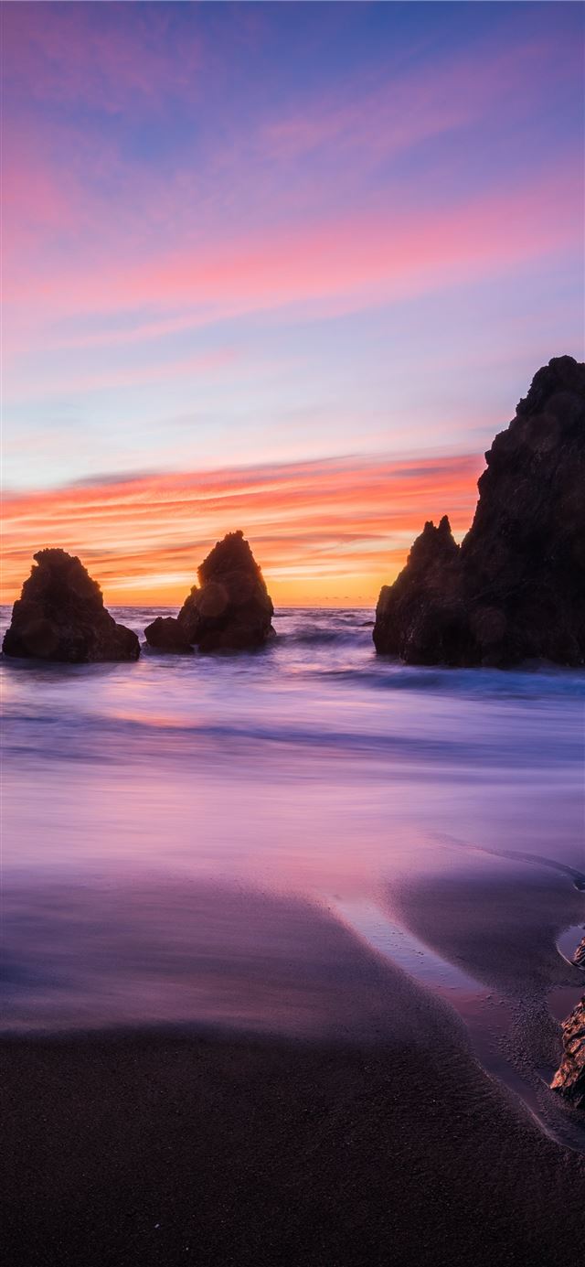 1125x2436 selective focus photography of butte - sunset iPhone 11 Wallpaper