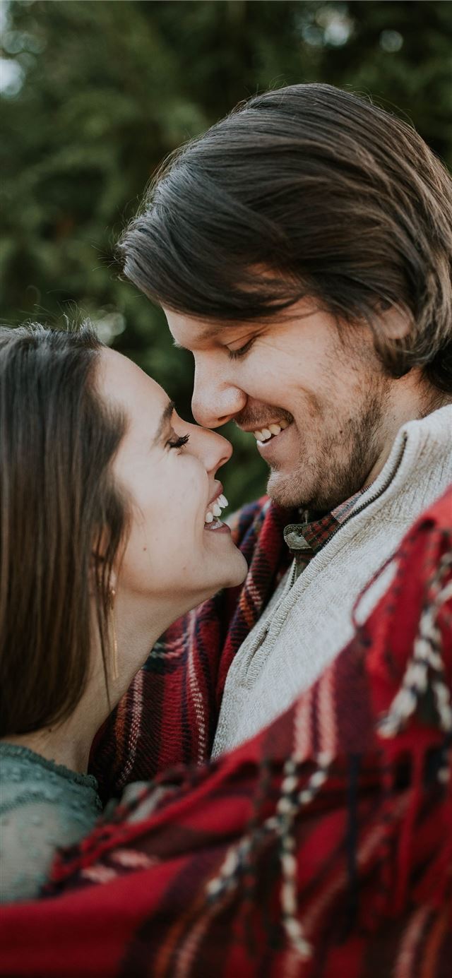 1125x2436 man and woman laughing at each other - christmas iPhone 11 Wallpaper