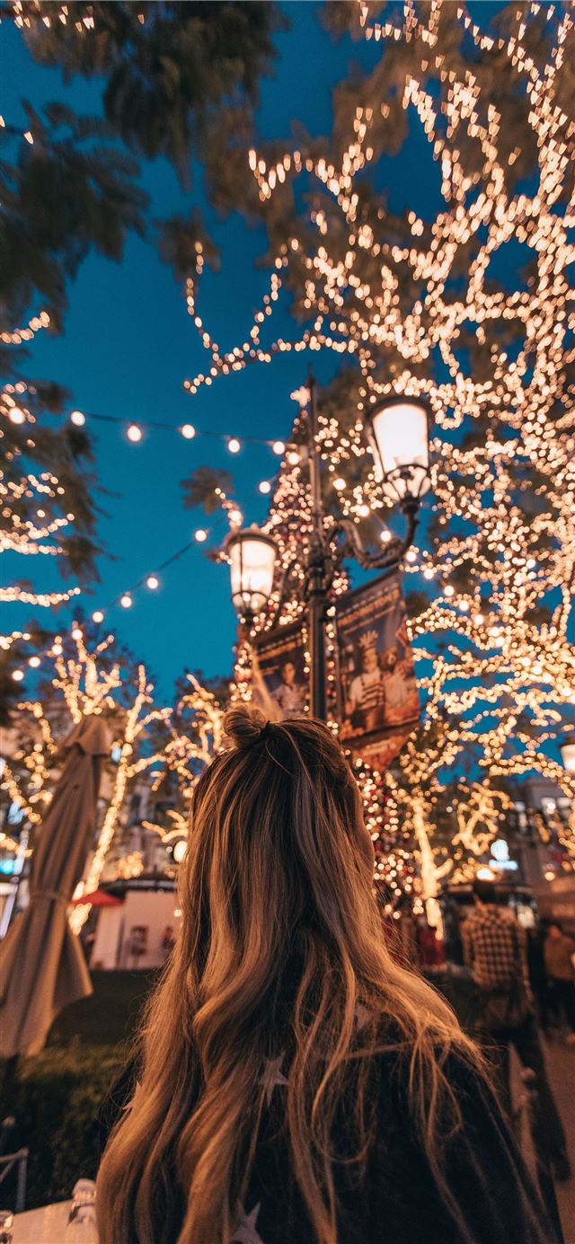 1125x2436 woman seeing string lights - los angeles iPhone 11 Wallpaper