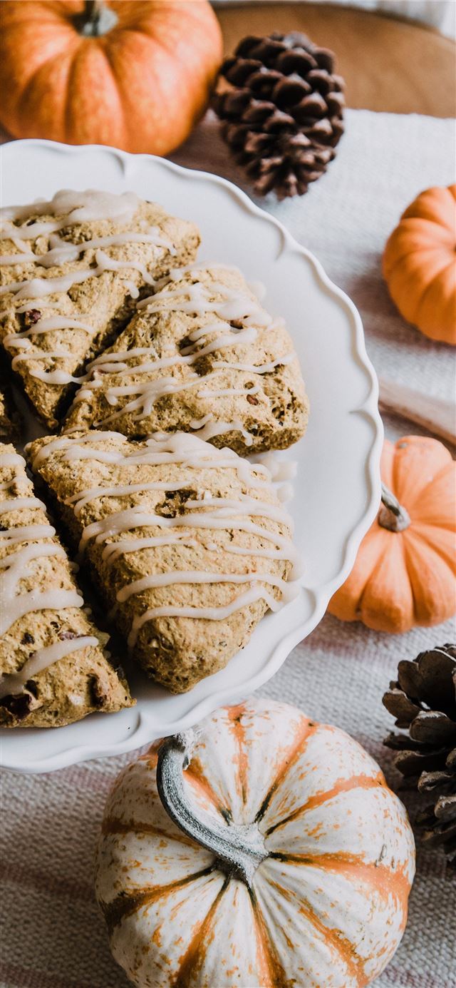 1125x2436 baked cookies on white ceramic plate - thanksgiving iPhone 11 Wallpaper