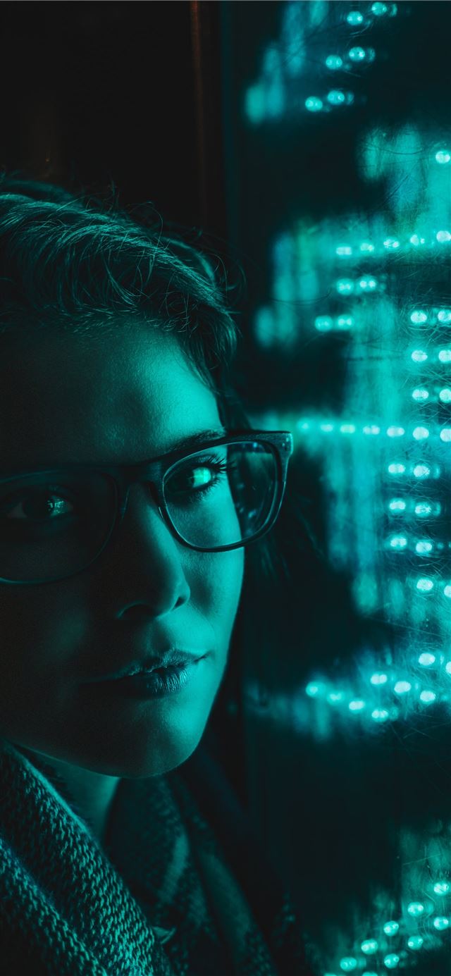 1125x2436 woman wearing eyeglasses - china iPhone 11 Wallpaper
