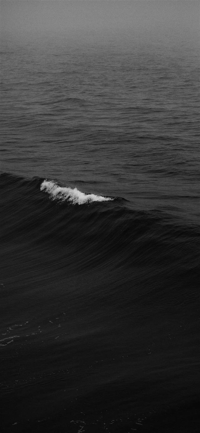 1125x2436 ocean wave in shallow focus lens - dark (black) iPhone 11 Wallpaper
