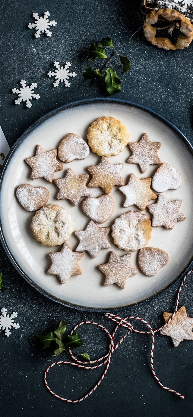 1125x2436 butter cookies on plate - winter iPhone 11 Wallpaper