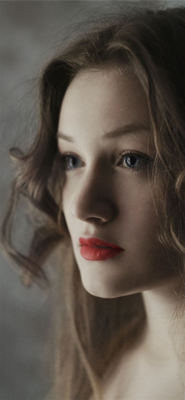 1125x2436 woman blonde hair and red lipstick - girl iPhone 11 Wallpaper