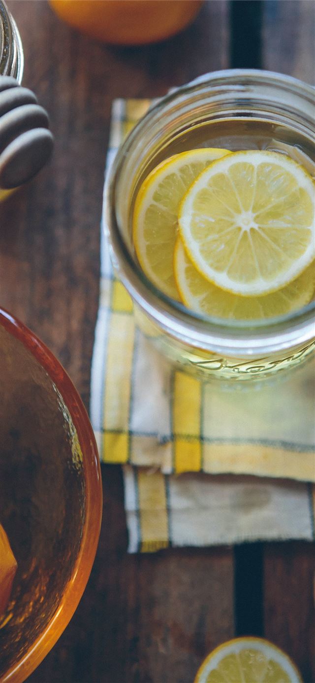 1125x2436 clear glass container with lemon slices - orange iPhone 11 Wallpaper