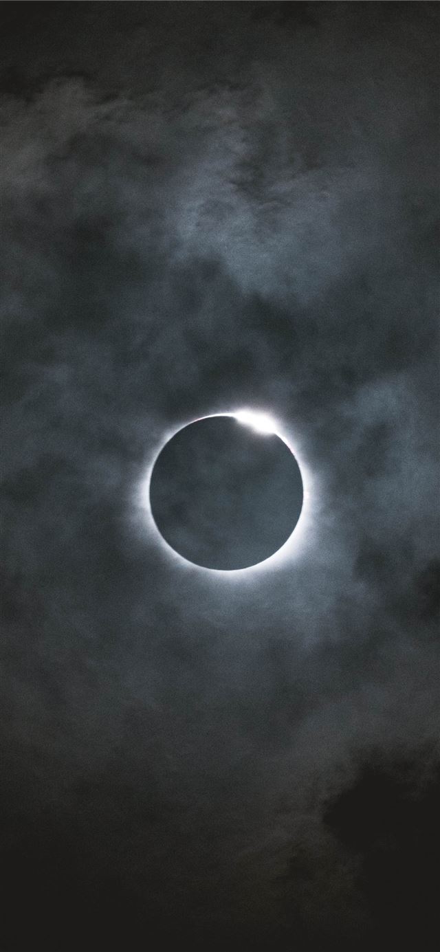 1125x2436 solar eclipse - dark (black) iPhone 11 Wallpaper