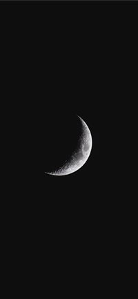 closeup photography of crescent moon wallpaper