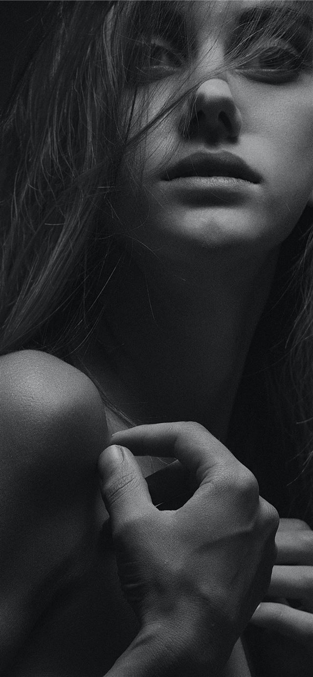 1125x2436 woman touching her shoulders - kyiv iPhone 11 Wallpaper