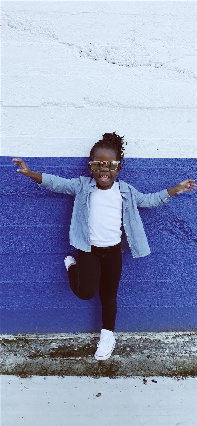 1125x2436 girl leaning on wall during daytime -  iPhone 11 Wallpaper