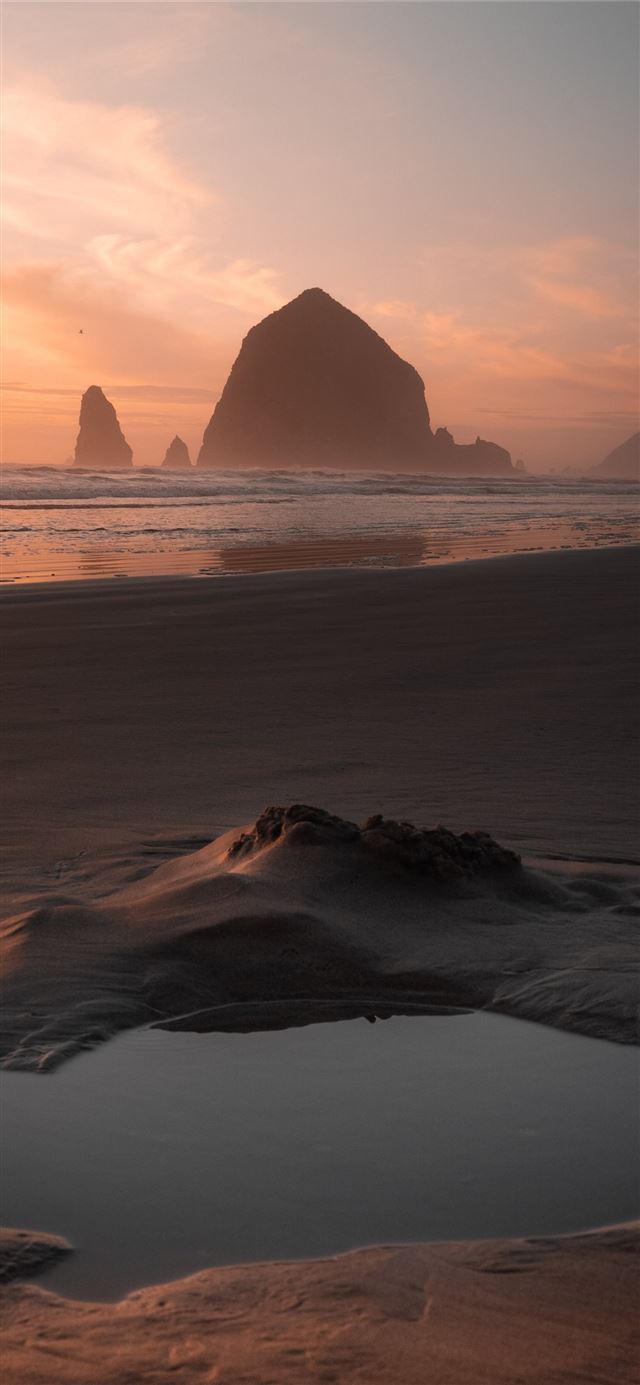 1125x2436 body of water - sky iPhone 11 Wallpaper