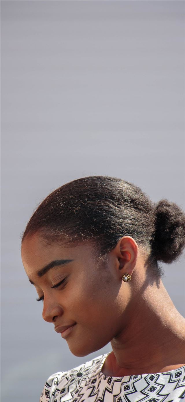 1125x2436 woman closing eyes - gray iPhone 11 Wallpaper