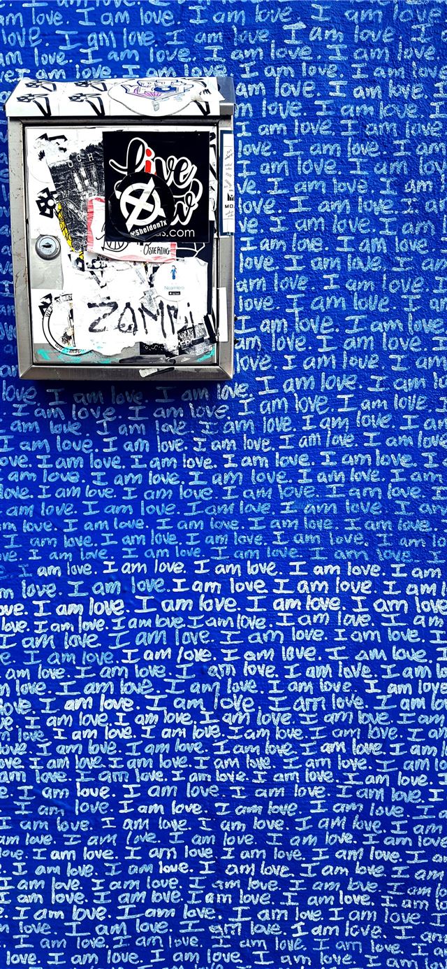 1125x2436 white and black storage box - blue iPhone 11 Wallpaper