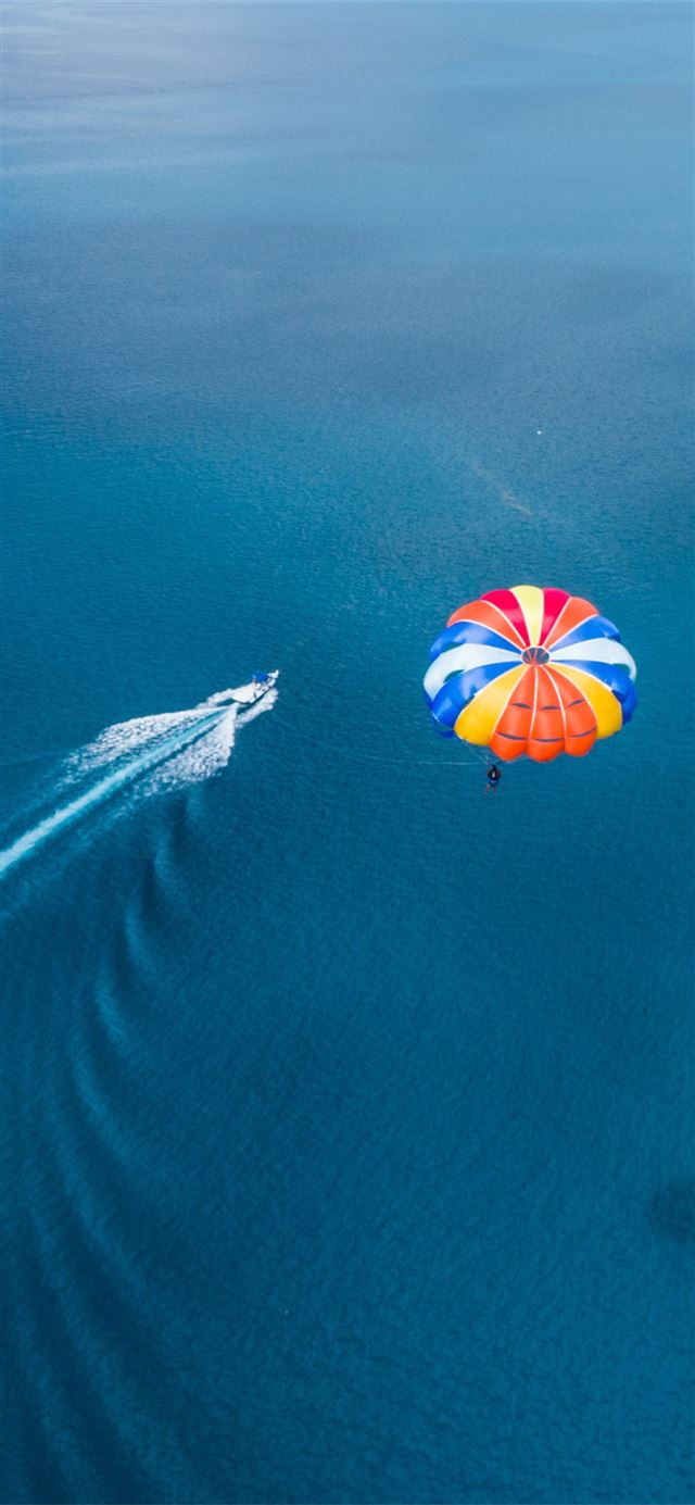 1125x2436 aerial photo of parachute above sea - maldives iPhone 11 Wallpaper
