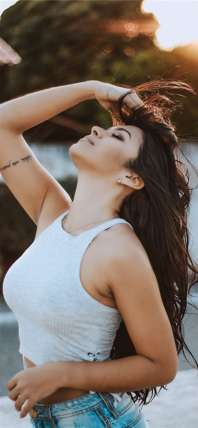 1125x2436 woman wearing white tank crop top - beautiful iPhone 11 Wallpaper