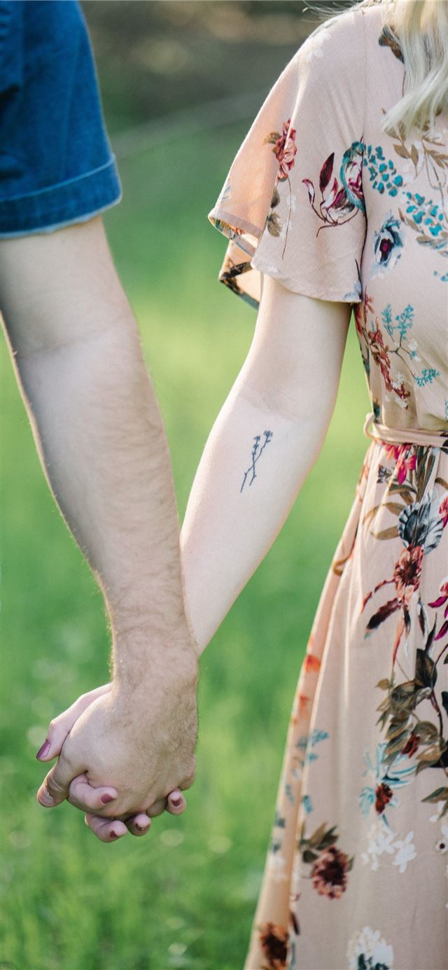 1125x2436 selective focus photography of man and woman holdi... -  iPhone 11 Wallpaper