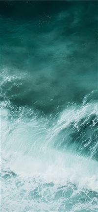 An ocean wave in the Sagres wallpaper