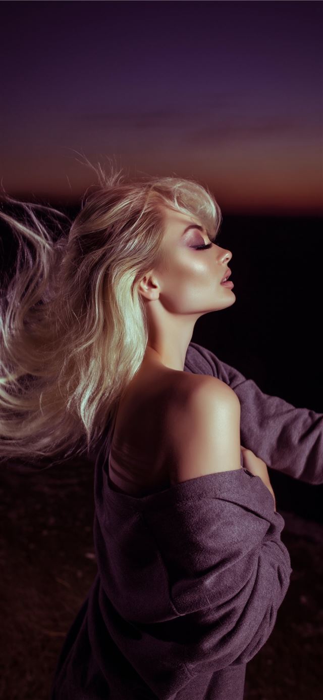 1125x2436 woman wearing gray jacket with blonde hair - beauty iPhone 11 Wallpaper