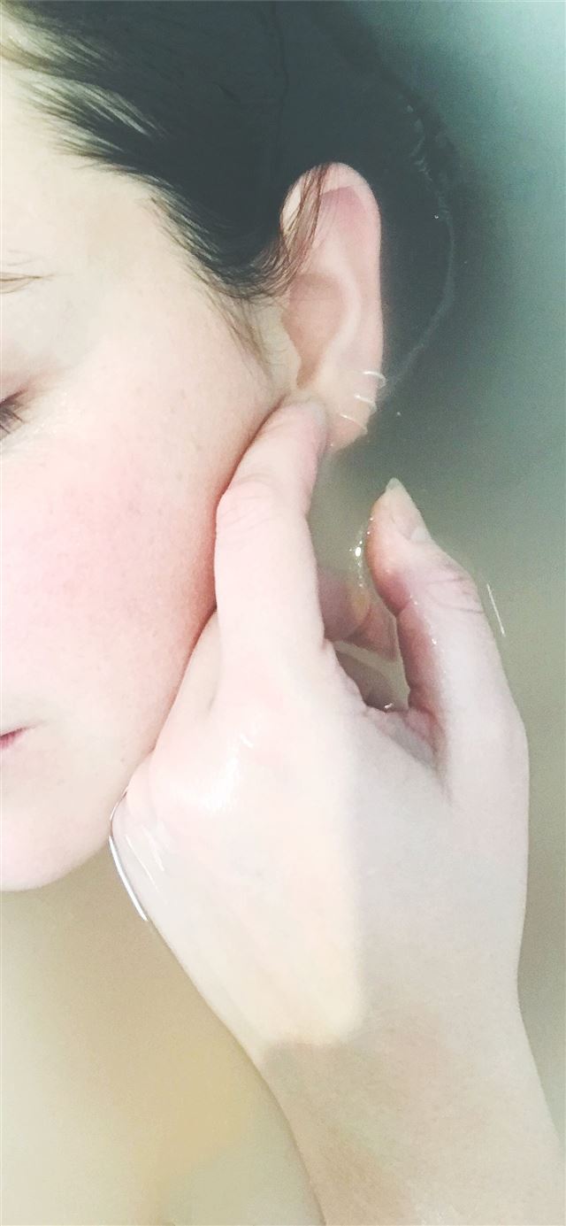 1125x2436 woman soaked in water -  iPhone 11 Wallpaper