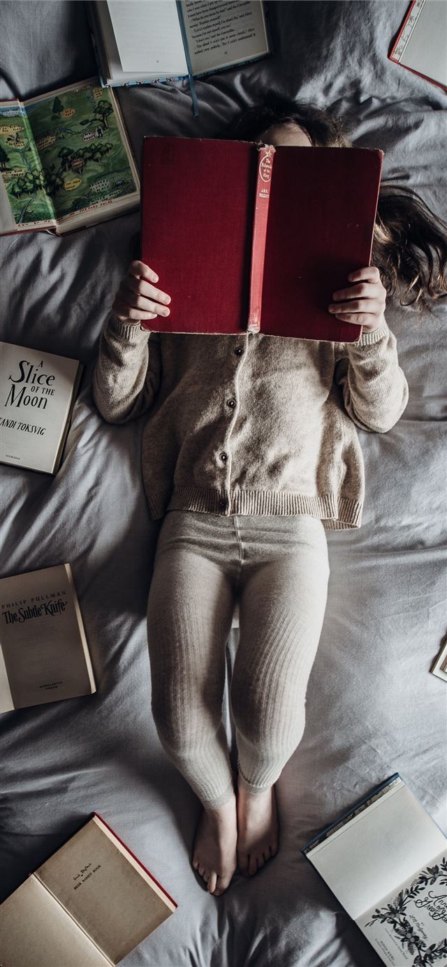 1125x2436 Child reading a book -  iPhone 11 Wallpaper