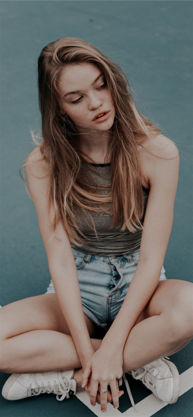 1125x2436 photo of blonde haired woman sitting on floor -  iPhone 11 Wallpaper