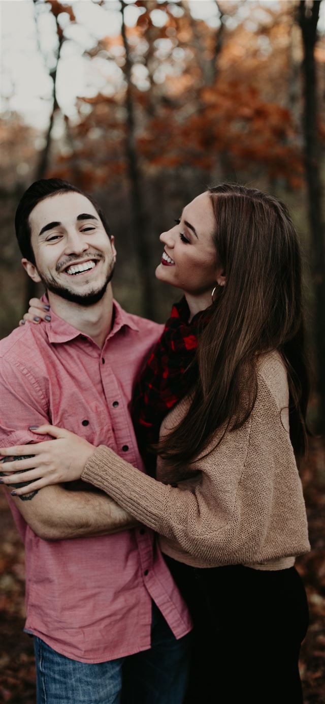 1125x2436 woman hugging man selective focus photography -  iPhone 11 Wallpaper