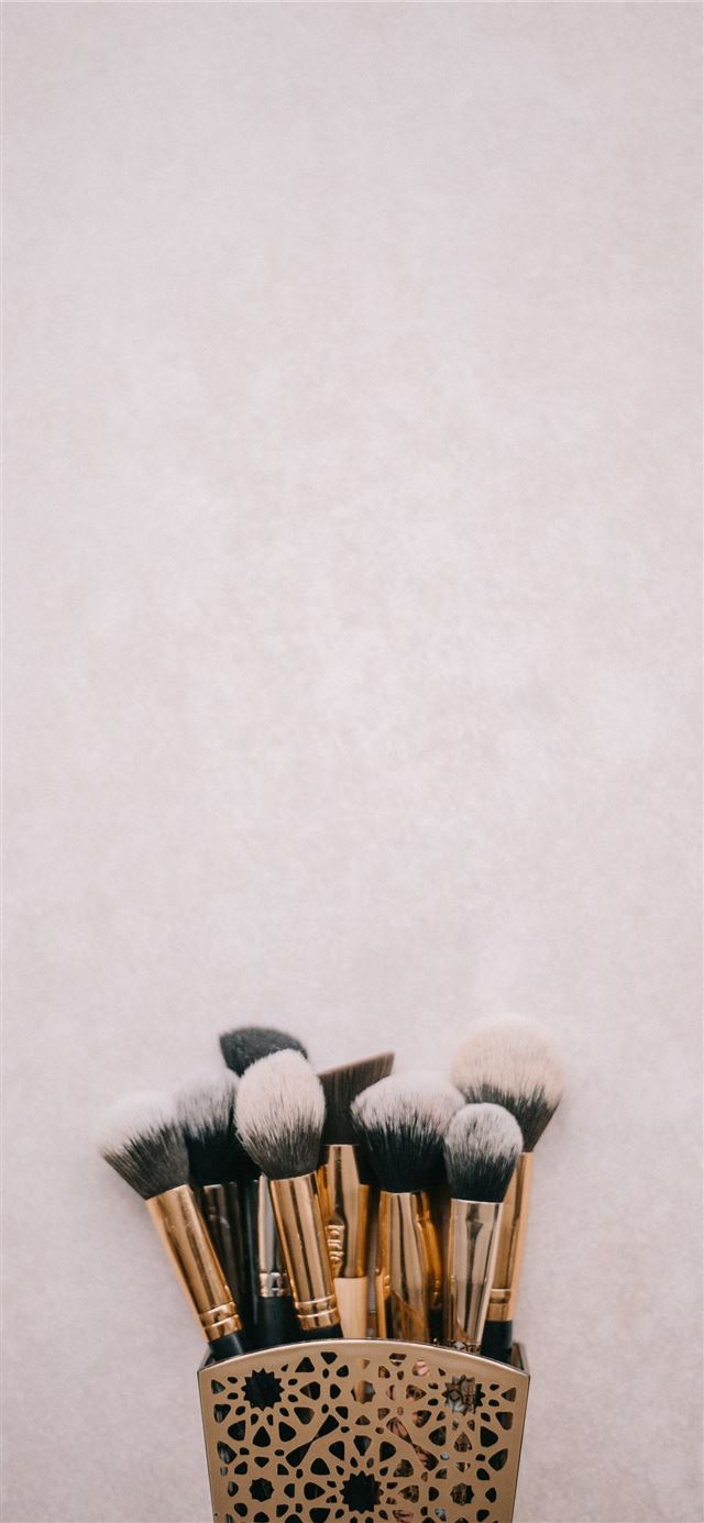 1125x2436 brass colored and black makeup brush kit -  iPhone 11 Wallpaper