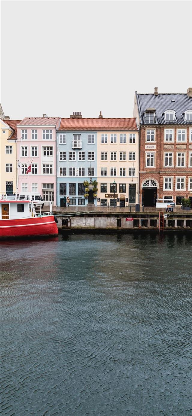 3 Wallpapers In dock Wallpapers For iPhone 11